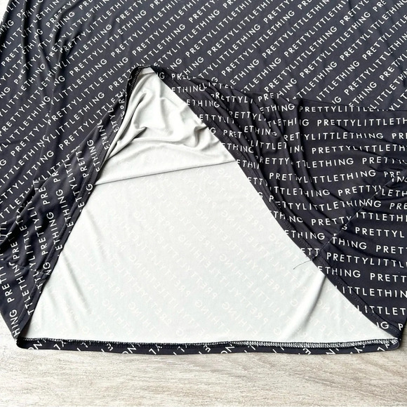 PRETTYLITTLETHING Plus Black Oversized T Shirt  Dress - Picture 10 of 16